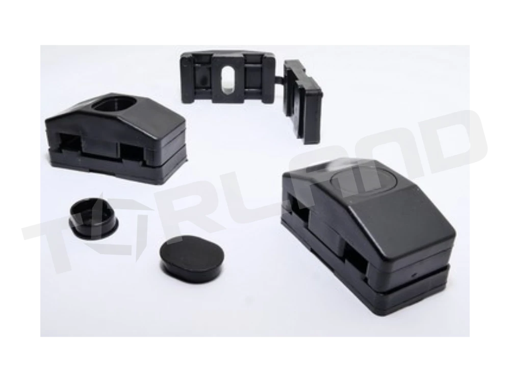 Műanyag rögzítőelem 60*60 mm-es oszlophoz 2 részes