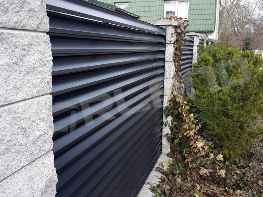 Aluzink lamellás kerítés és kapuk