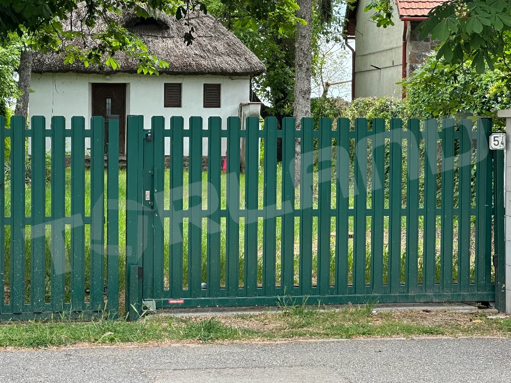 Aluzink lemezes kerítés és kapuk
